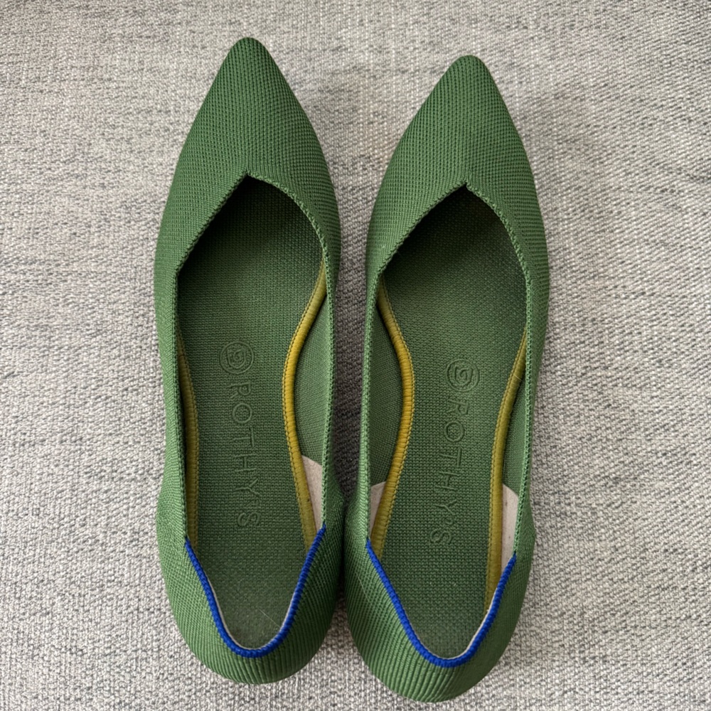 Women’s size 9 pointed toe Rothy’s flats